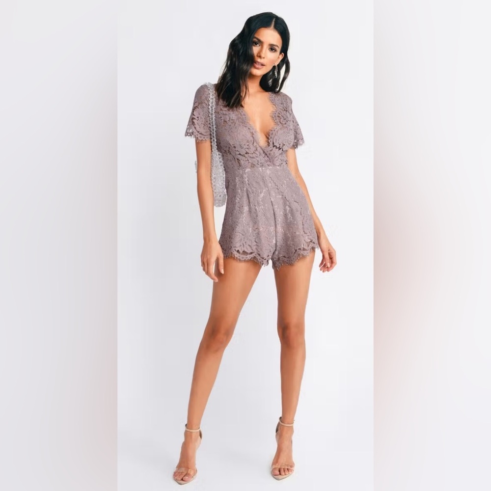 Tobi Isabel Lace V-Neck Romper in Mauve